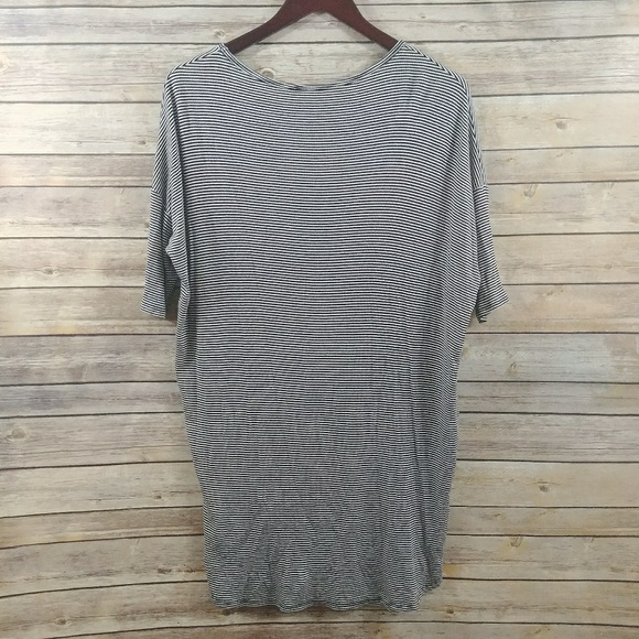 🚫 SOLD Lularoe Irma Striped Black White Medium - Picture 4 of 6